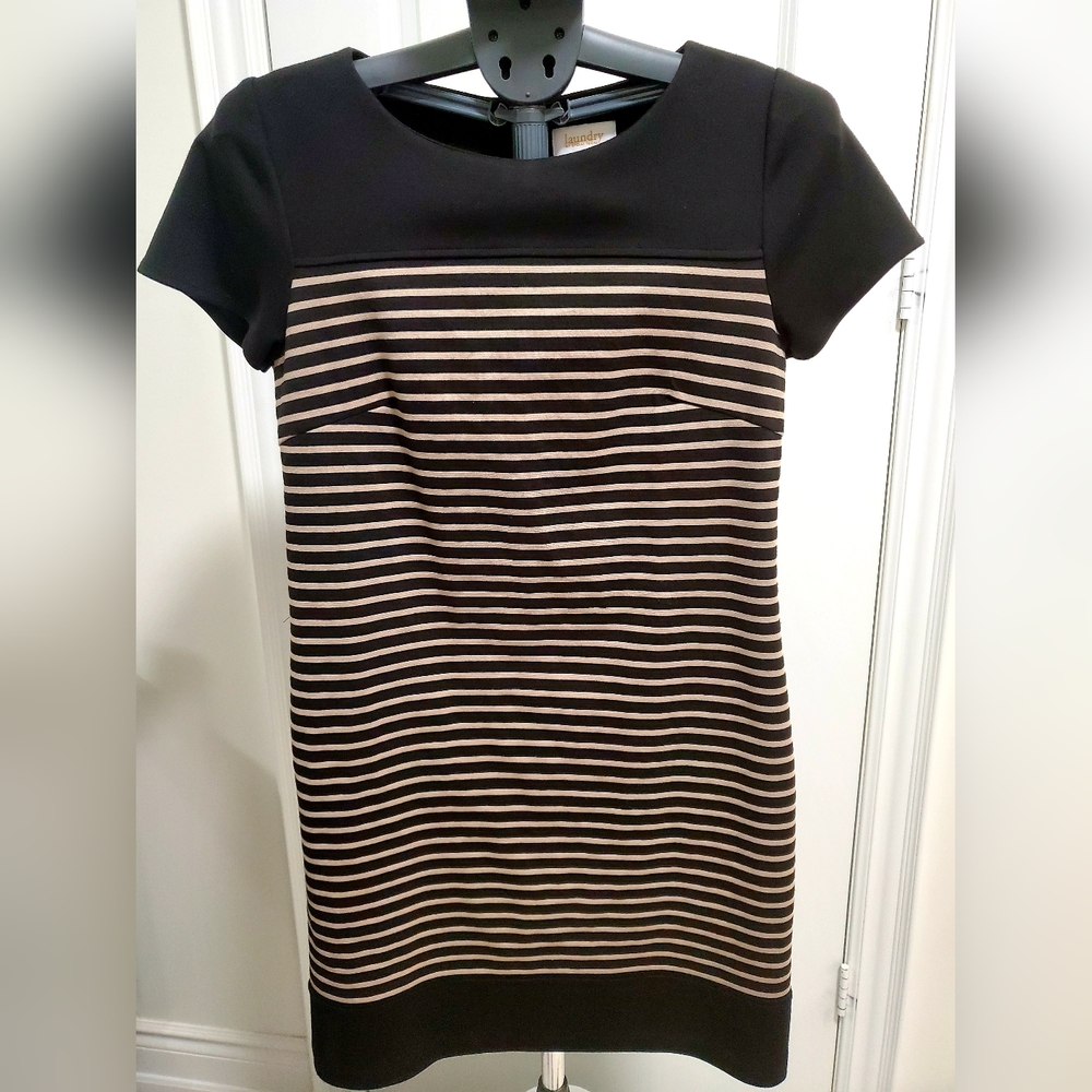 Laundry by shelli segal stripped dress 👗 ✨️